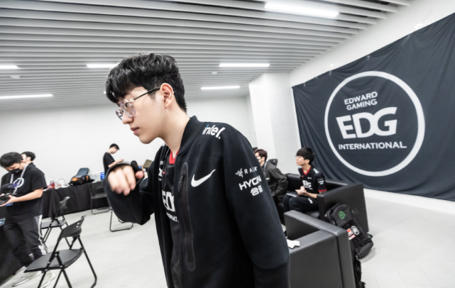 边线稳住发 边线稳住发